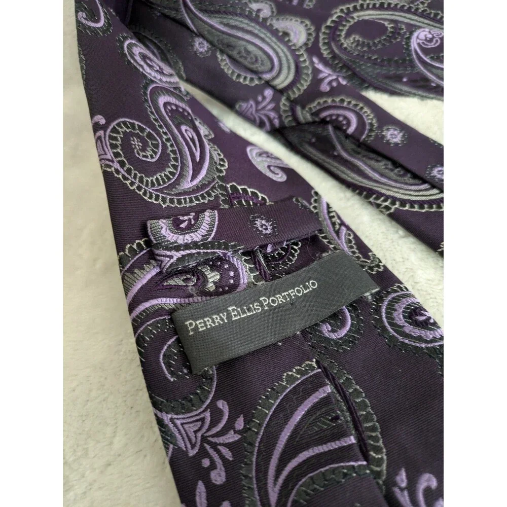 Perry Ellis Portfolio Paisley Neck Tie